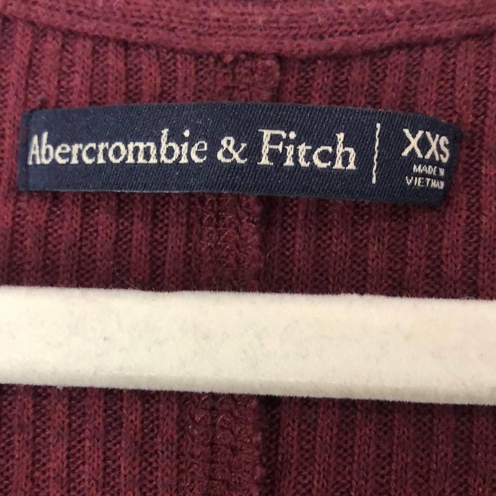 Abercrombie and Fitch Cozy Toe Front Button Up Top - Picture 5 of 7